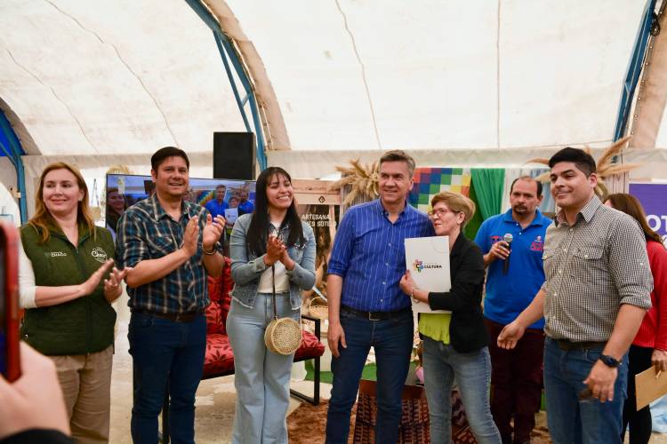 QUITILIPI: EL GOBERNADOR ZDERO ACOMPAÑÓ HOY LA 47º FERIA DE ARTESANÍA ABORIGEN CHAQUEÑA  “RENÉ JAMES SOTELO”