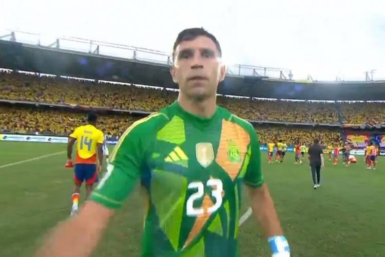 "DIBU" MARTÍNEZ DESCARGÓ TODA SU BRONCA CONTRA UNA CÁMARA DE TV