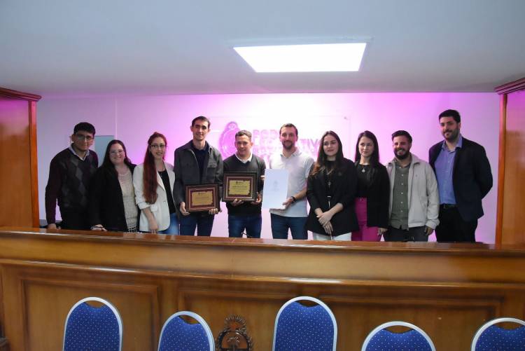 JOVENES EMPRESARIOS DEL CHACO RECIBIERON RECONOCIMIENTO DE LA LEGISLATURA 