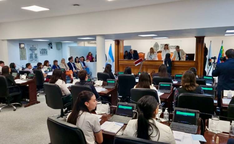 EDUCACIÓN: 32 ESTUDIANTES ASUMIERON EL DESAFÍO DE REPRESENTAR A LOS JÓVENES Y CONTRIBUIR CON EL FUTURO DE LA PROVINCIA