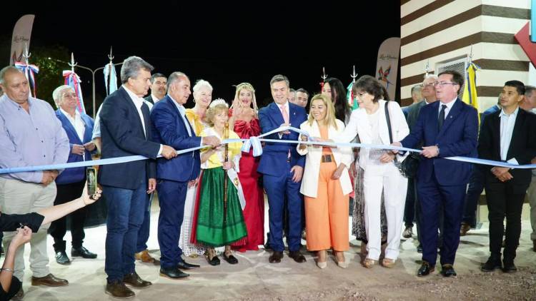 EL GOBERNADOR ZDERO INAUGURÓ LA EDICIÓN N°50 DE LA FIESTA PROVINCIAL DEL INMIGRANTE EN LAS BREÑAS 