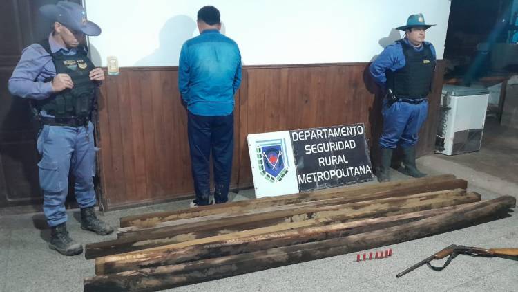 ESCLARECEN UN ROBO DE POSTES DE QUEBRACHO E INCAUTAN UNA ESCOPETA CON SEIS CARTUCHOS
