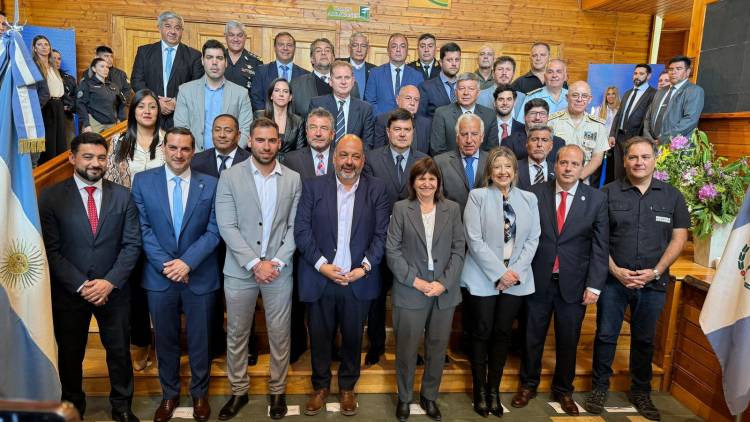 BULLRICH DESTACÓ EL TRABAJO DE SEGURIDAD DE CHACO EN LA LUCHA CONTRA EL NARCOTRÁFICO Y LA RECUPERACIÓN DE LAS CALLES