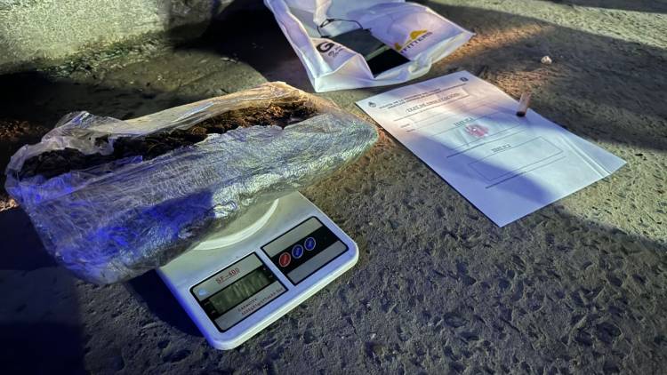 CONTINÚA LA LUCHA CONTRA EL NARCOTRÁFICO: INCAUTAN UN KILO DE MARIHUANA