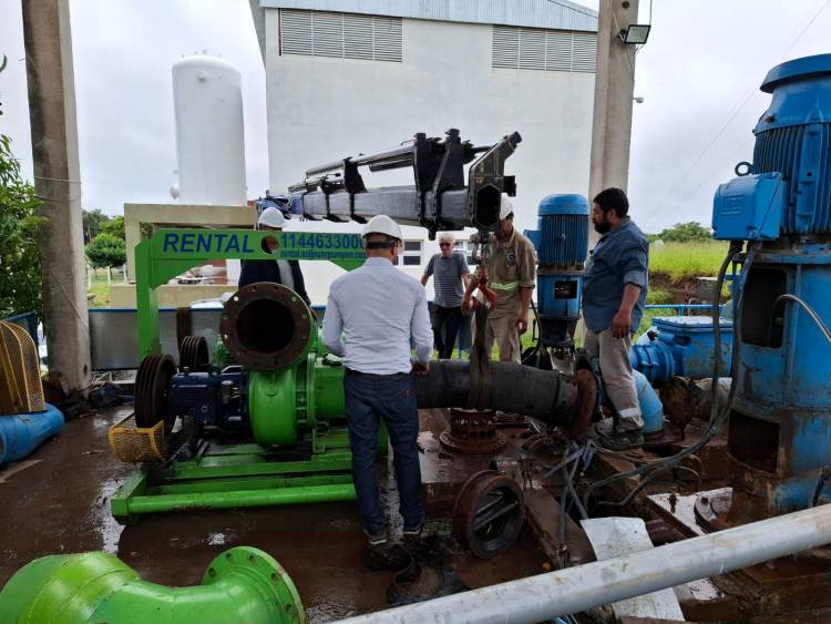 DE CARA AL VERANO, SAMEEP COMENZÓ A INSTALAR UN EQUIPO DE BOMBEO EN LA CISTERNA DE SÁENZ PEÑA