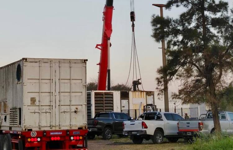 EL IMPENETRABLE: LLEGARON EQUIPOS GENERADORES PARA REFORZAR EL SUMINISTRO ELÉCTRICO EN POMPEYA, CASTELLI Y ZONAS ALEDAÑAS