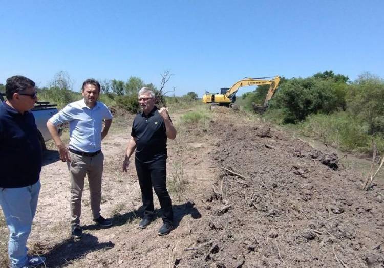 RIACHO ARAZÁ Y CANAL AEROPUERTO: EL GOBIERNO PROVINCIAL AVANZA EN EL MANTENIMIENTO DE DRENAJES PLUVIALES EN EL ÁREA METROPOLITANA 