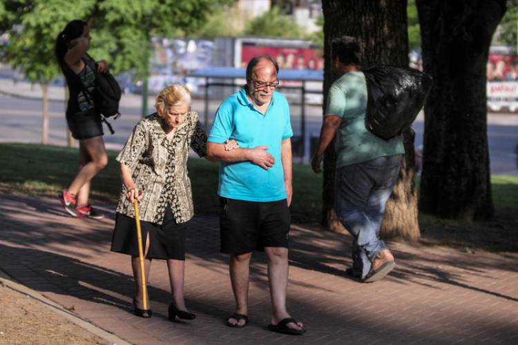 JUBILADOS: EL GOBIERNO OFICIALIZÓ LOS HABERES MÍNIMOS Y MÁXIMOS PARA MARZO 2025
