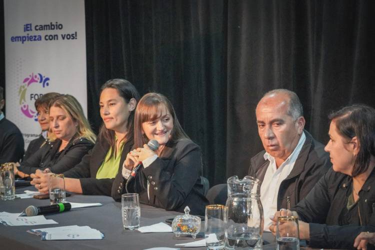 LAS BREÑAS: EXITOSA JORNADA DEL PROGRAMA FORTALEZA CON GRAN PARTICIPACIÓN DE JÓVENES JUNTO A LA VICEGOBERNADORA SCHNEIDER