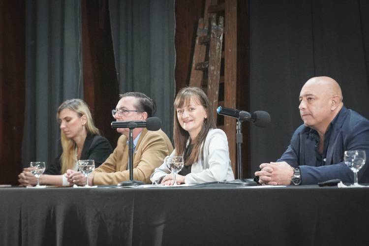 LA VICEGOBERNADORA SCHNEIDER ENCABEZÓ LA APERTURA DEL CURSO “CONSTRUYENDO FORTALEZAS” CON MÁS DE 6000 INSCRIPTOS